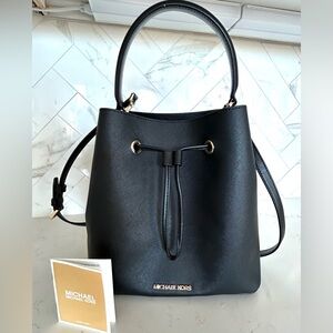 Michael Kors Suri Large Leather Bucket Crossbody Convertible Handbag